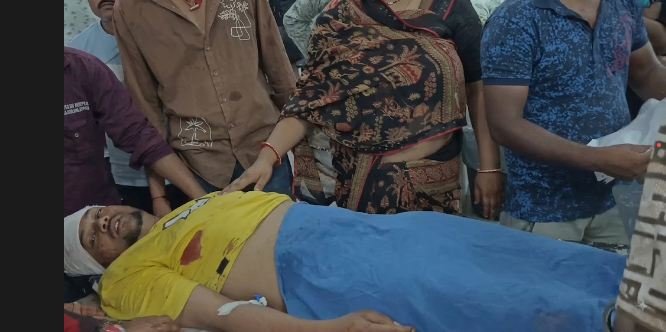 मोबाइल गिरवी रखने से मना करने पर युवक पर जानलेवा हमला: कोटा में 6-7 नकाबपोश बदमाशों ने दौड़ा-दौड़ाकर पीटा, चाकुओं से गोदा