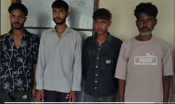 कैथून पुलिस का बड़ा खुलासा: DRC प्लांट से चोरी करने वाला गिरोह गिरफ्तार, 4 आरोपी व 1 कबाड़ी दबोचा; 17 शटरिंग प्लेटें और बाइकें बरामद