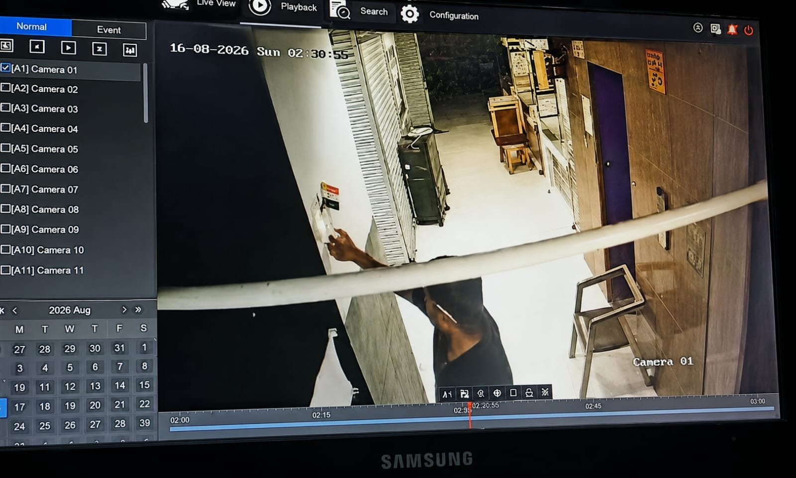 सेंट्रल स्क्वायर मॉल में राष्ट्रीय ध्वज जलाने का आरोप, CCTV सामने आने पर व्यापारियों में फूटा गुस्सा