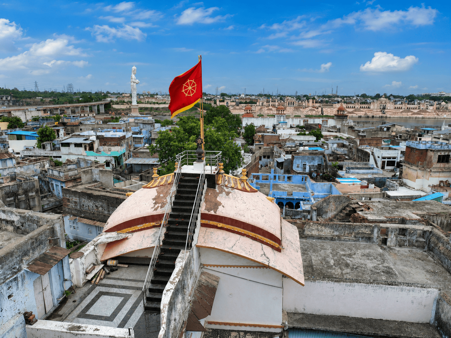 धर्म की ध्वजा, आस्था का शिखर