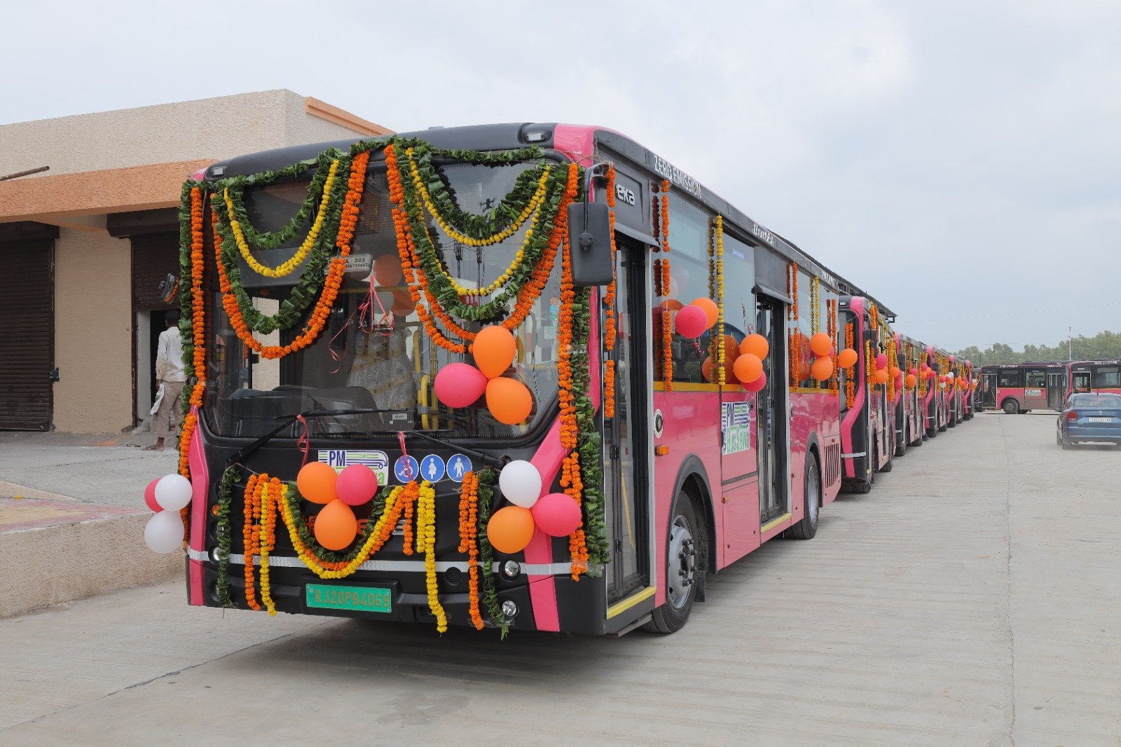 कोटा में दौड़ी पीएम ई-बसें, गुलाबी रंग की बसों ने खींचा शहरवासियों का ध्यान