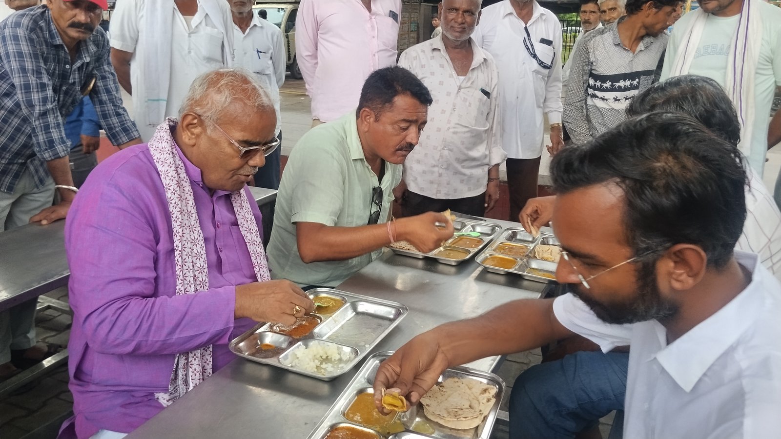 अन्नपूर्णा रसोई में जली रोटियां, खत्म मिले चावल; मंत्री मदन दिलावर ने जताई नाराजगी