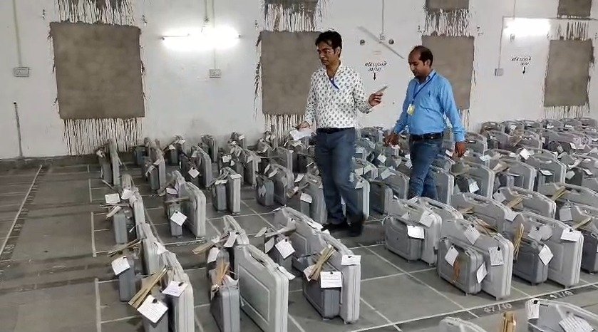 ईवीएम खराबी से अटके तीन वार्डों के नतीजे, कोटा में महापौर चुनाव स्थगित