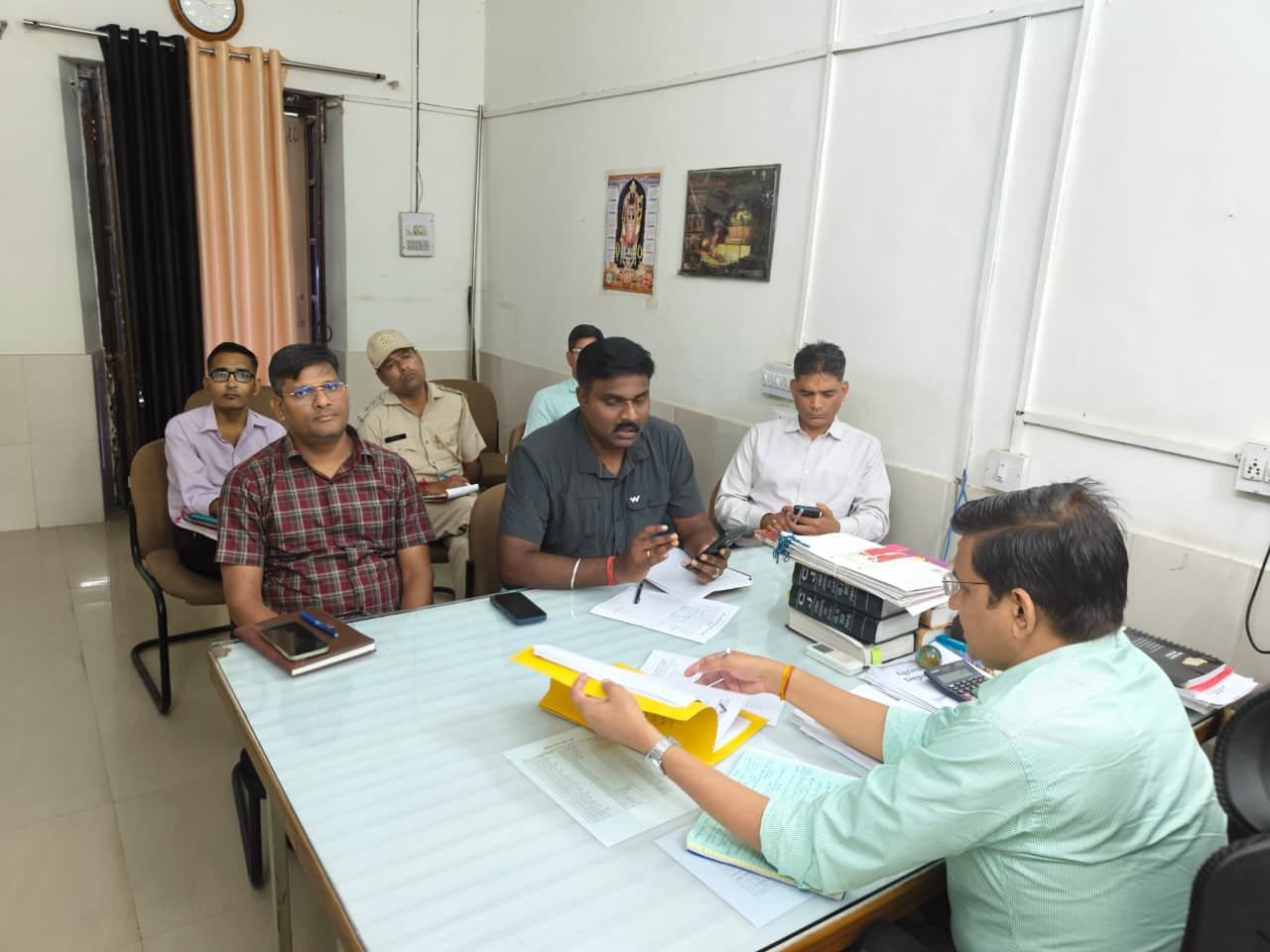 अवैध खनन को लेकर जिला स्तरीय टास्क फोर्स की बैठक, अधिकारियों को सख्त कार्रवाई के निर्देश