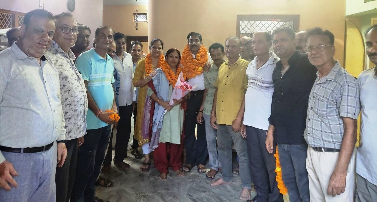 नवनिर्वाचित पार्षद संगीता एवरग्रीन का सिंधी समाज ने किया सम्मान