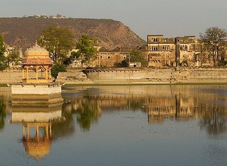 1100 दीपों से जगमगाया नवल सागर, दिया जनकल्याण का संदेश