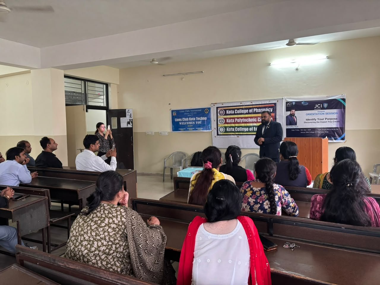 फैकल्टी डेवलपमेंट प्रोग्राम में शिक्षकों को प्रभावी शिक्षण के गुर बताए