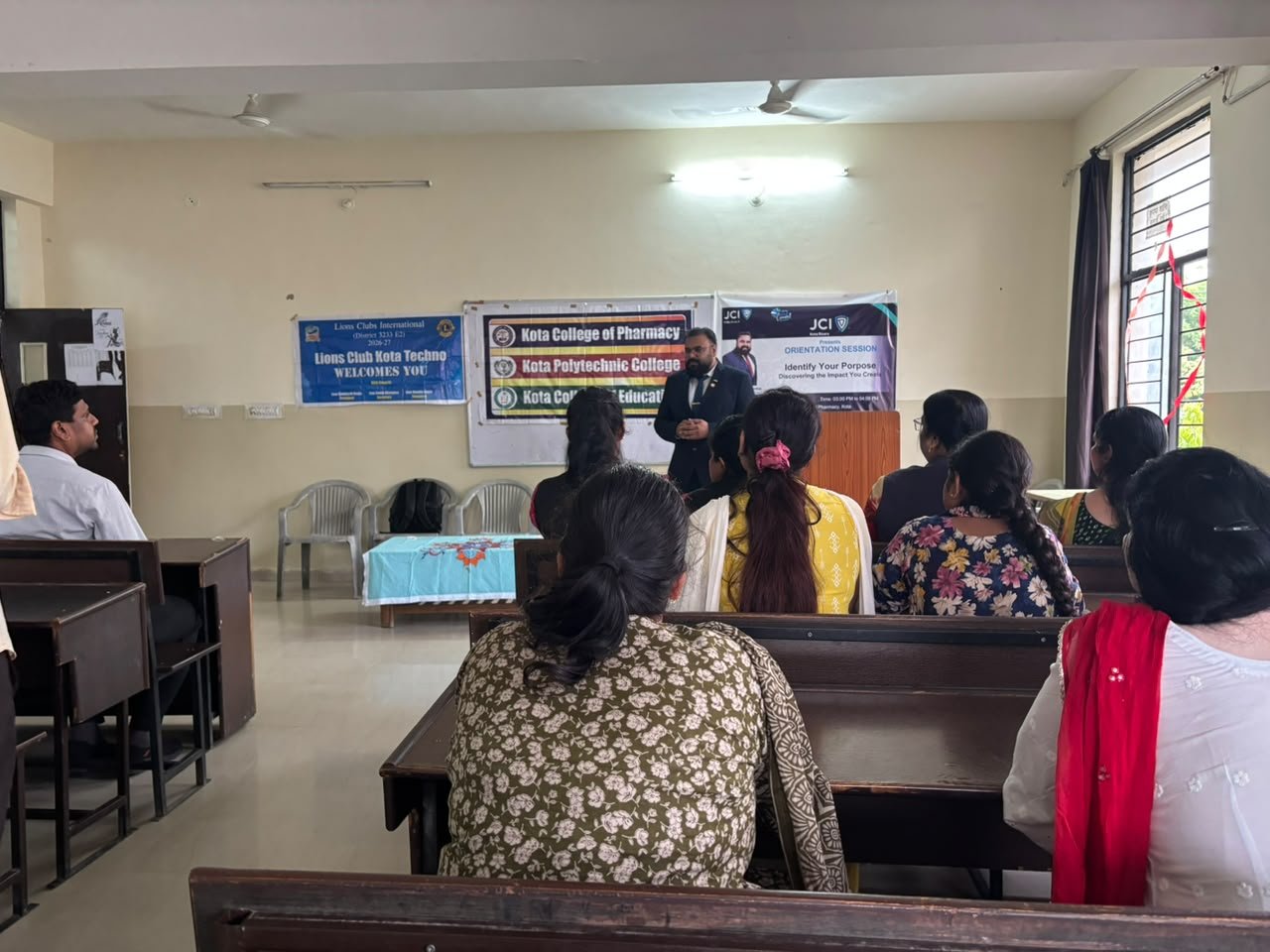 किताबी ज्ञान के साथ कौशल और आत्मविश्वास बढ़ाने पर जोर