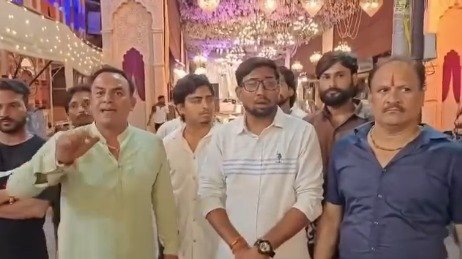 नगर सेठ के पंडाल में तलवार-पिस्टल लेकर पहुंचा युवक, लूट की कोशिश और जान से मारने की धमकी का आरोप
