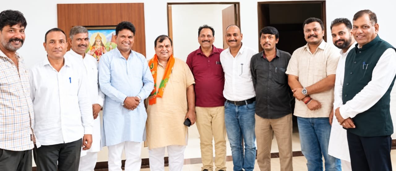 विधायक आक्या ने भाजपा कार्यकर्ताओं से किया संवाद, चांदना की माताजी को दी श्रद्धांजलि