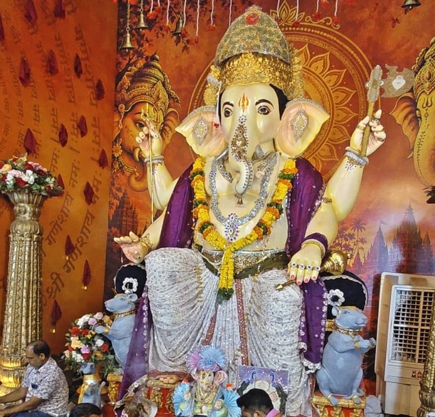 रामपुरा के राजा को लगाया अलसी के सेव के कड़कों का भोग, माता-पिता की परिक्रमा करती गणपति की झांकी बनी आकर्षण