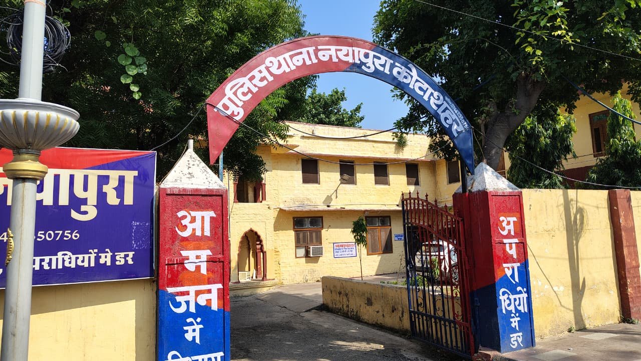 नयापुरा में कार और बाइक की भिड़ंत, बाइक सवार घायल