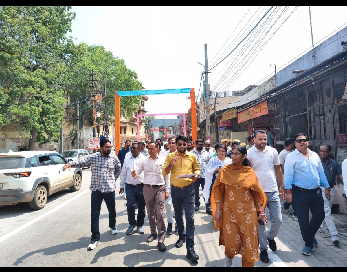 अनंत चतुर्दशी शोभायात्रा की तैयारियों को समय पर पूरा करने के निर्देश, आयुक्त मेहरा ने पैदल किया मार्ग निरीक्षण