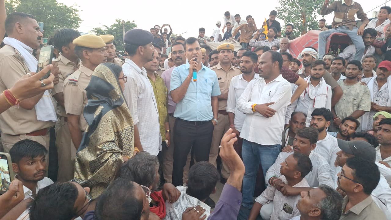 ओबीसी आयोग की रिपोर्ट में जनसंख्या कम दर्शाने के विरोध में धाकड़ समाज का प्रदर्शन, दो घंटे हाईवे जाम