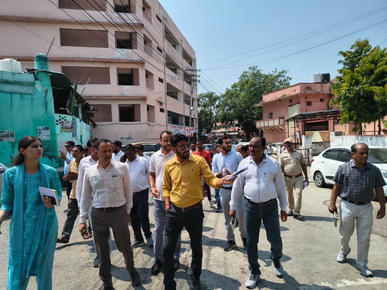 अनंत चतुर्दशी शोभायात्रा की तैयारियों को लेकर निगम आयुक्त ने पैदल किया मार्ग का निरीक्षण