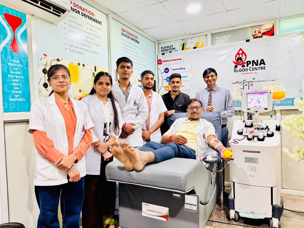 गणपति बप्पा की विदाई के बीच मानवता की मिसाल, मरीज की पुकार पर टेक्निशियन ने किया एसडीपी दान