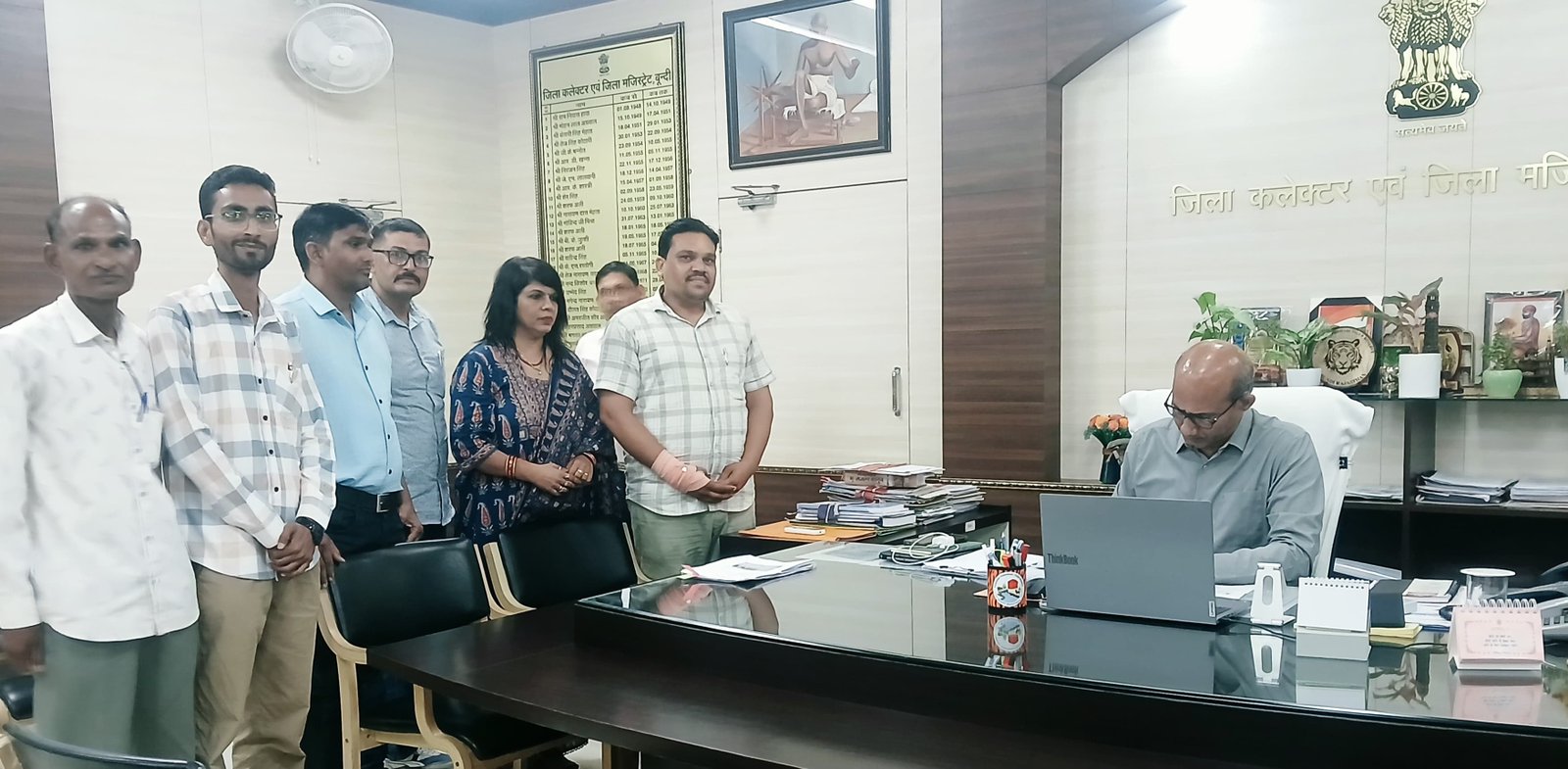 शिक्षकों की विभिन्न मांगों को लेकर शैक्षिक महासंघ ने जिला कलेक्टर को सौंपा ज्ञापन