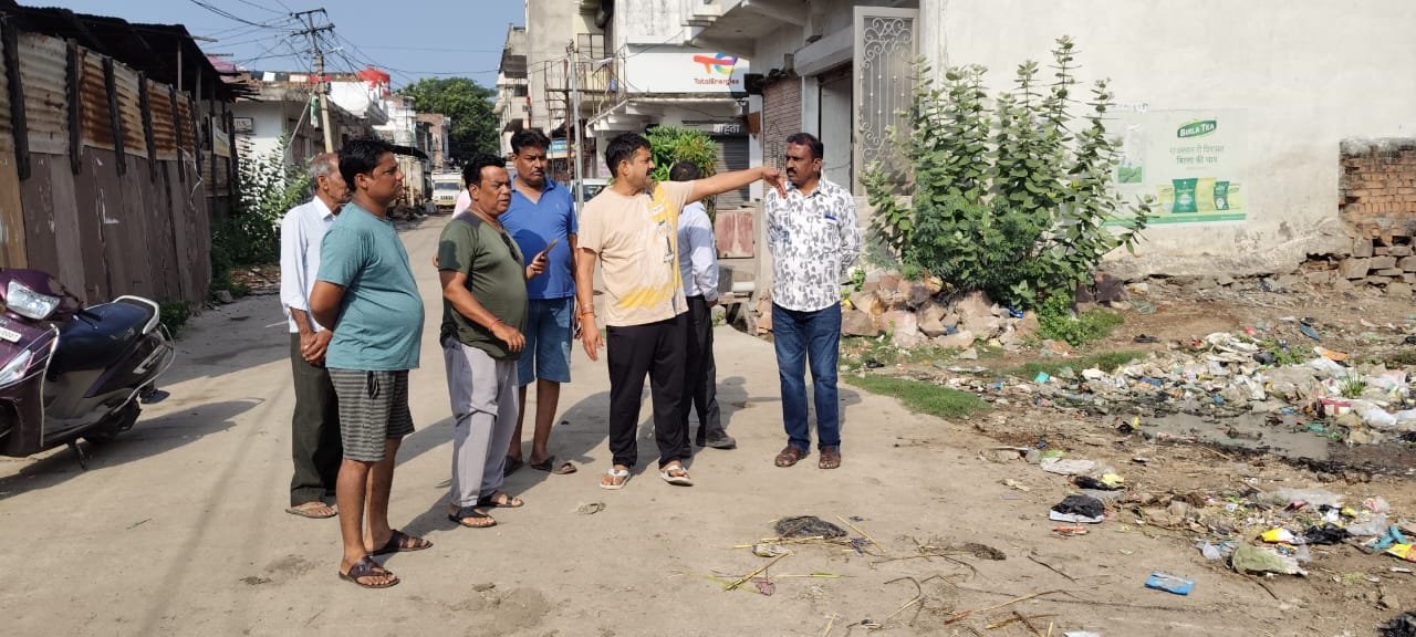 लंका गेट क्षेत्र में सफाई व्यवस्था का सभापति ने लिया जायजा