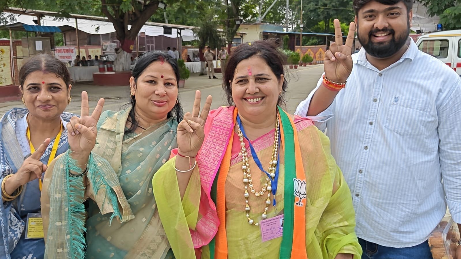 महापौर का लोकसभा अध्यक्ष को धोक देना अनुचित नहीं: राजनीति में निष्ठा और वरिष्ठता का सम्मान सर्वोपरि