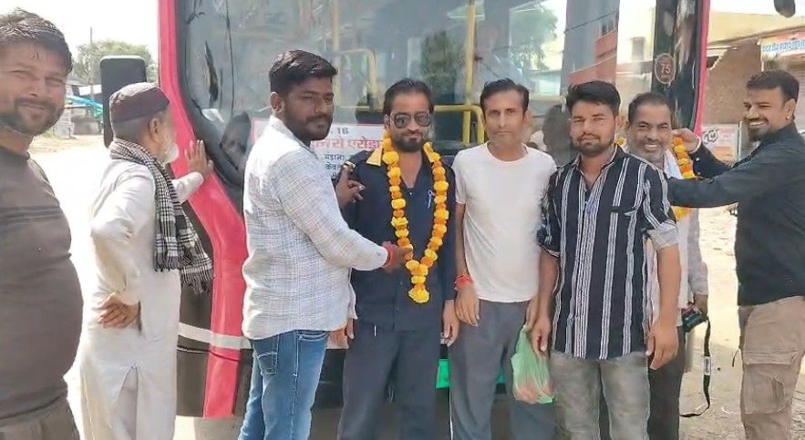 मंडाना में पहली बार पहुंची पीएम ई-बस, महिलाओं को मिलेगी राहत