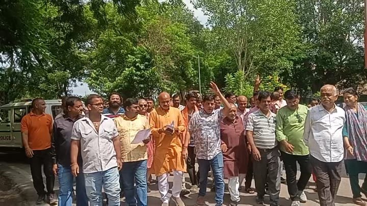 ब्राह्मण समाज की प्रमुख मांगों को लेकर मुख्यमंत्री के नाम संभागीय आयुक्त को ज्ञापन
