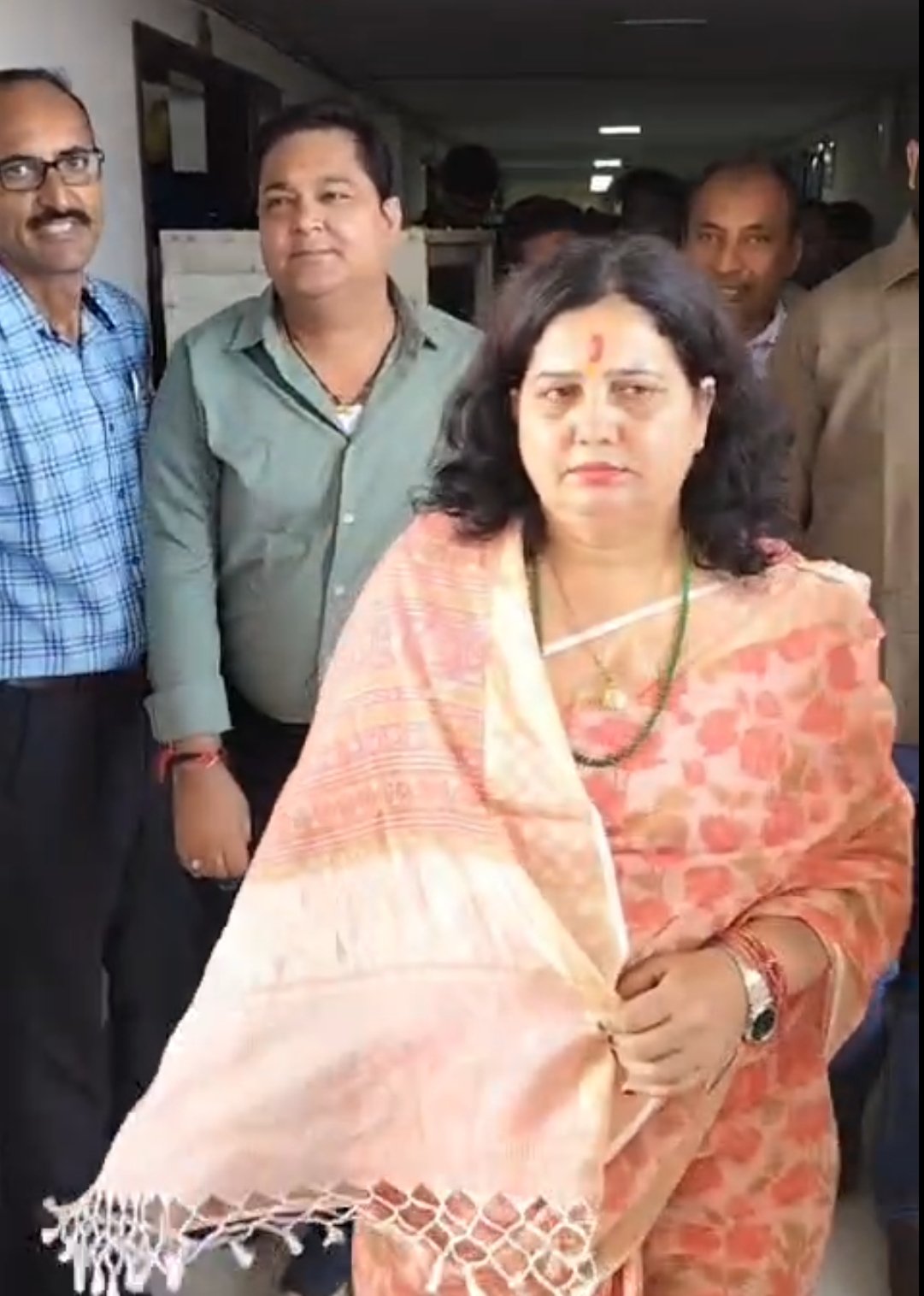 कोटा महापौर अनुसुइया गोस्वामी ने पहले दिन निगम का किया निरीक्षण, गुटखा खाने वाले कर्मचारियों को दी हिदायत