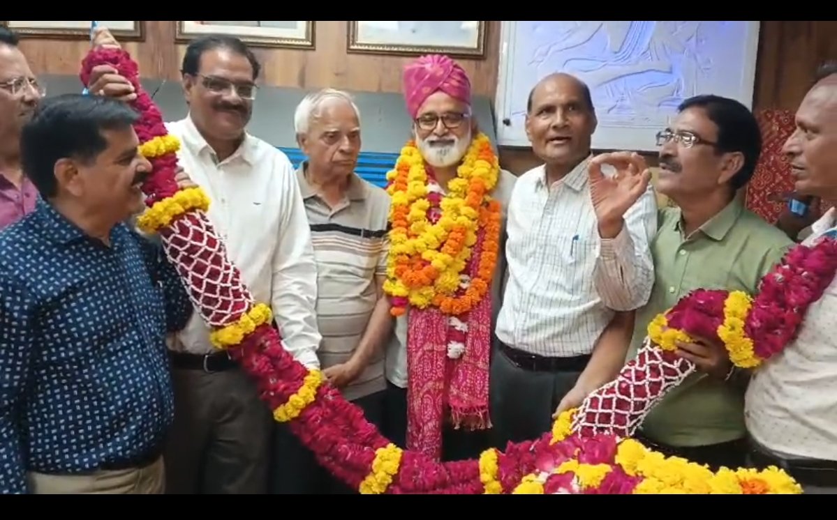 रिटायर्ड ऑफिसर्स एसोसिएशन ने उप महापौर विवेक राजवंशी का किया अभिनंदन
