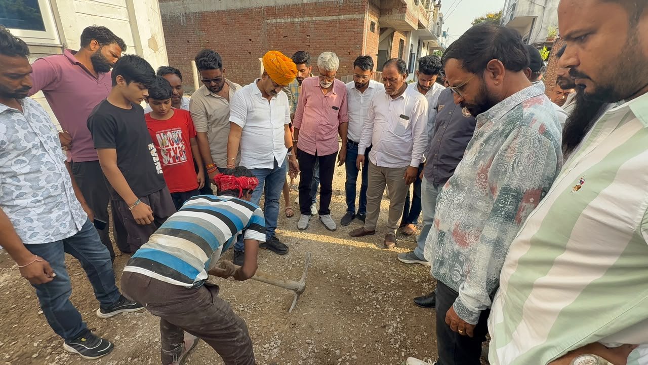 सभापति भरत शर्मा ने कृष्णा नगर रोड पर सड़क व नाला निर्माण का किया निरीक्षण