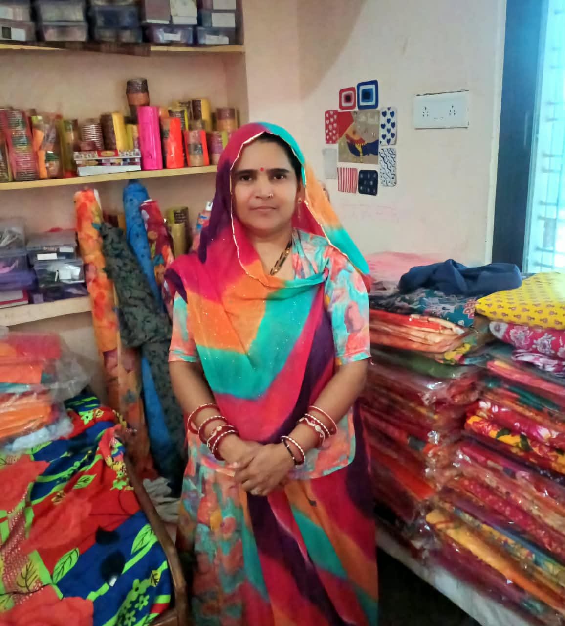 समूह से मिला संबल, अब गांव की महिलाओं की बैंकिंग समस्याएं सुलझा रहीं दीपा