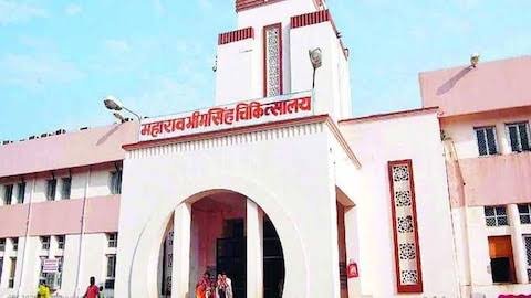 छावनी में दो मोटरसाइकिलों की टक्कर में युवक की मौत, शव मोर्चरी में रखवाया