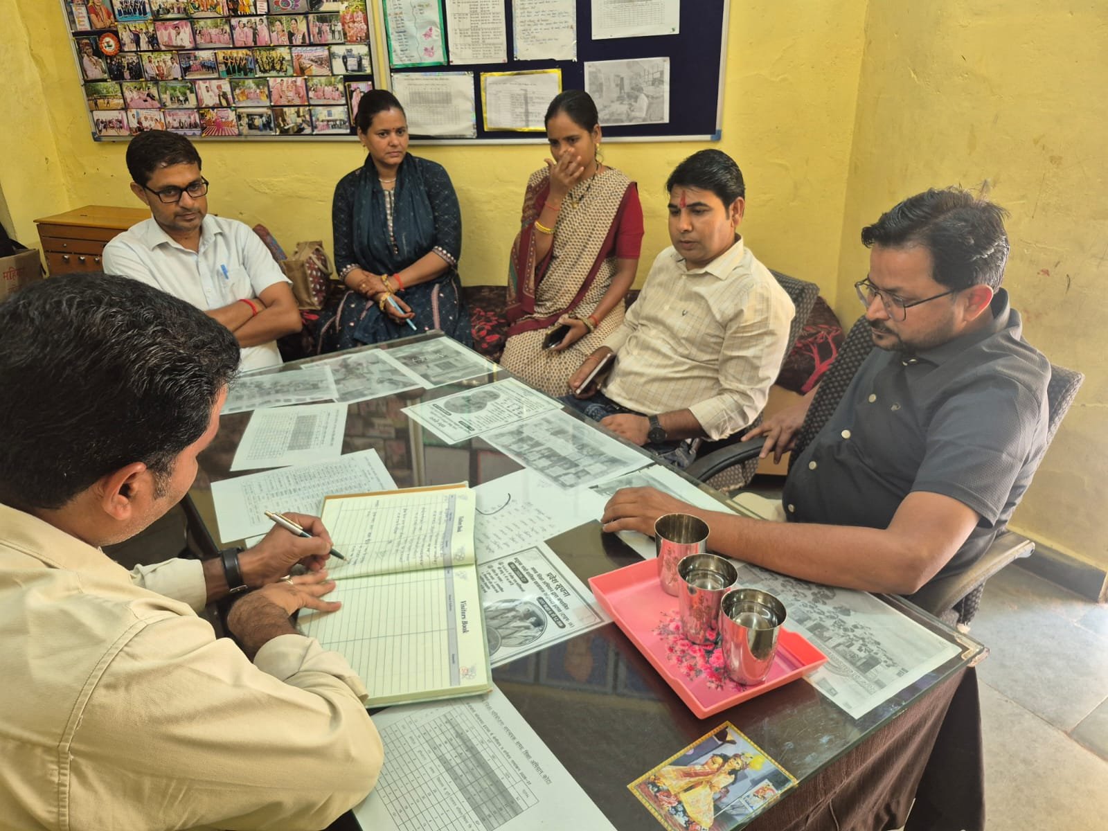 कस्तूरबा गांधी बालिका छात्रावास का औचक निरीक्षण, छात्राओं से जानी व्यवस्थाएं