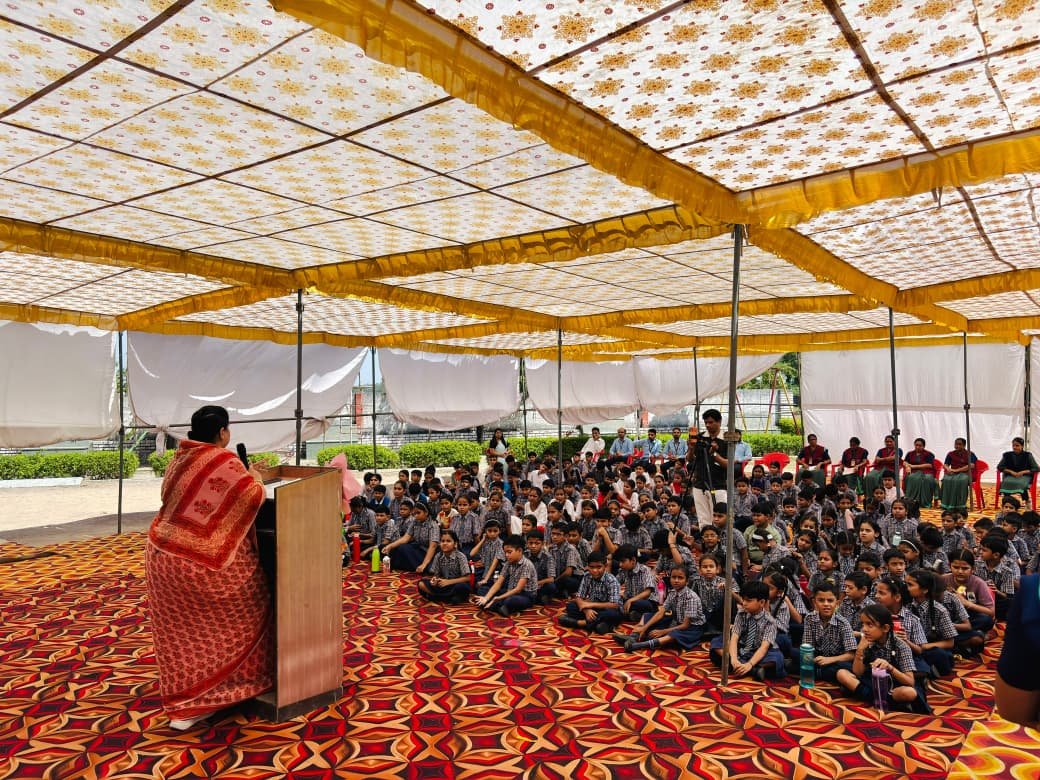 स्कूलों में मनाई गांधी-शास्त्री जयंती, विद्यार्थियों ने दिया स्वच्छता और संस्कारों का संदेश