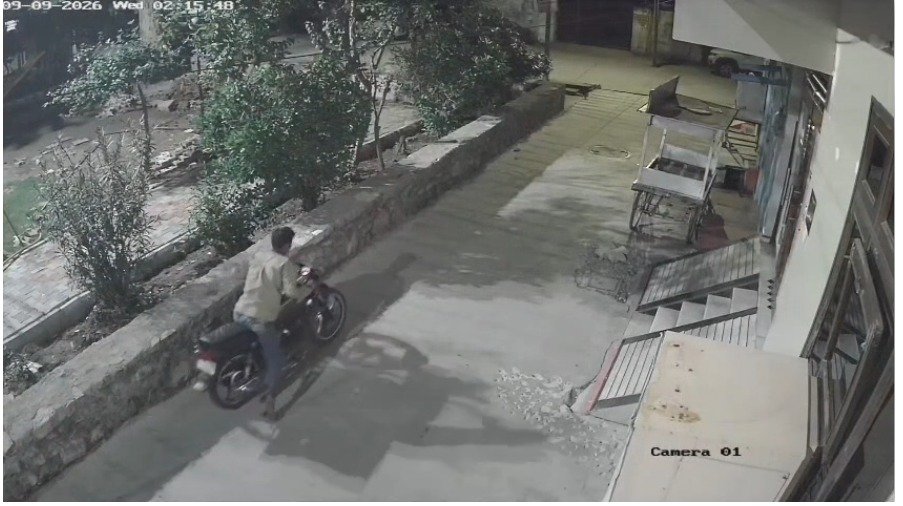 गोबरिया बावड़ी के पीछे गली से बाइक चोरी, सीसीटीवी में युवक कैद