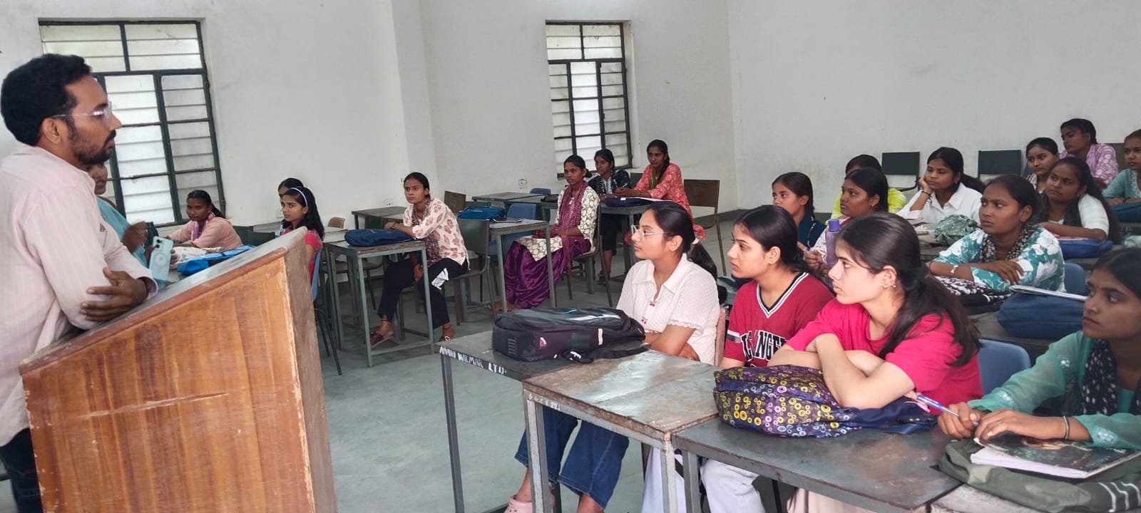 छात्राओं ने ली सिंगल यूज प्लास्टिक का उपयोग नहीं करने की शपथ