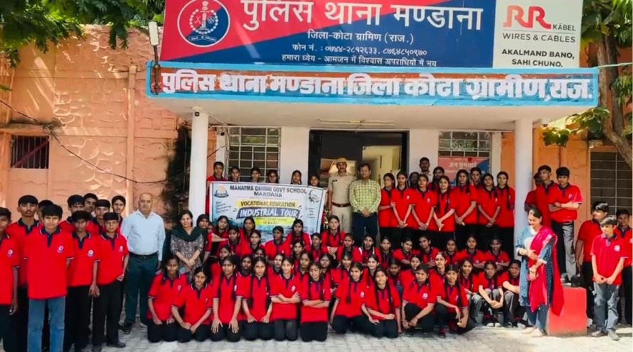 महात्मा गांधी स्कूल के विद्यार्थियों ने किया मंडाना थाने का भ्रमण