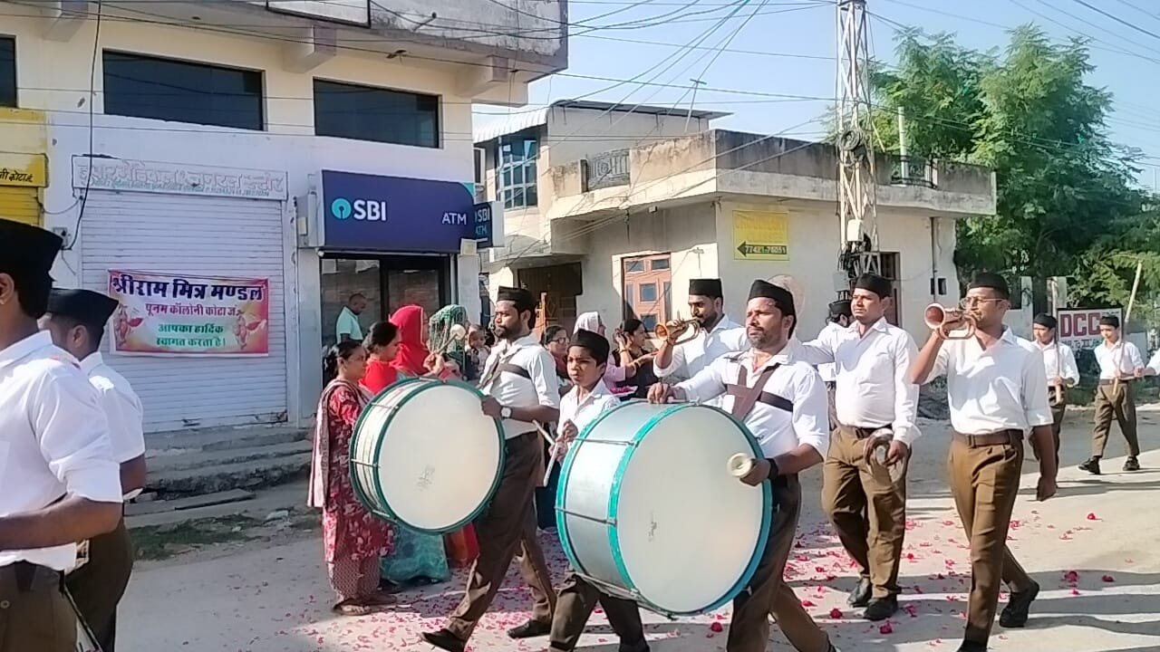 तानाजी नगर में स्वयंसेवकों का भव्य पथ संचलन, पुष्पवर्षा से स्वागत