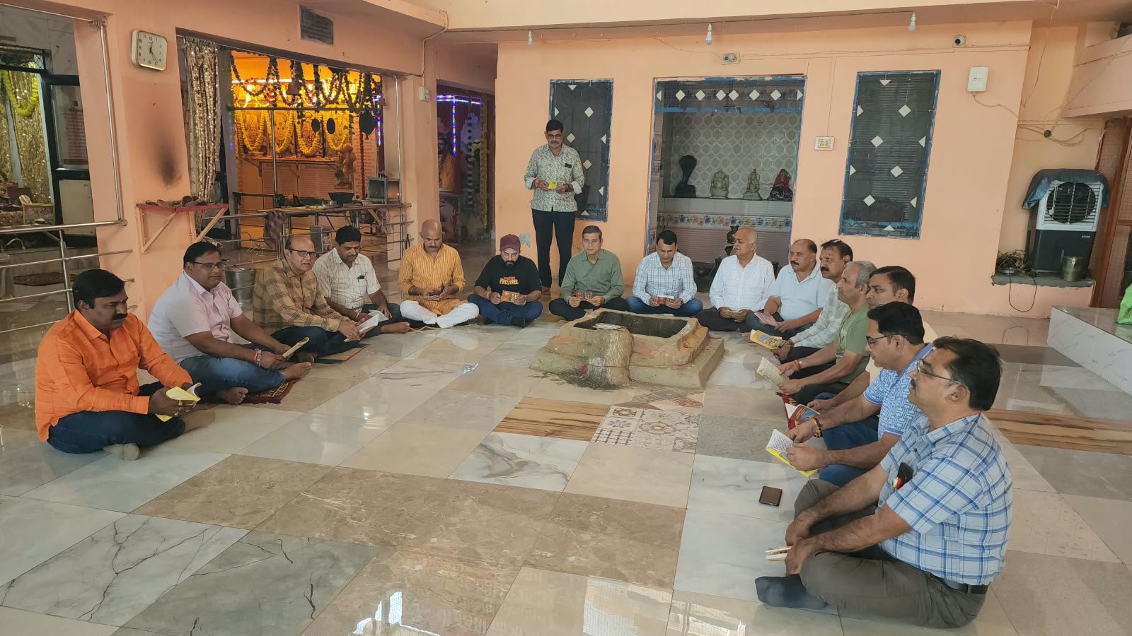 कैप्टन स्मिथ मच्छर के शीघ्र स्वास्थ्य लाभ के लिए ब्राह्मण कल्याण परिषद ने किया हनुमान चालीसा पाठ
