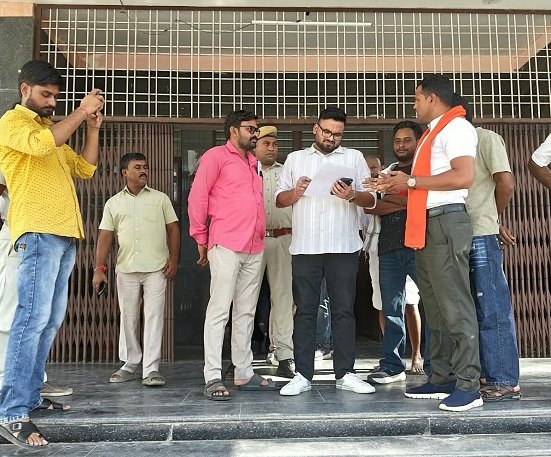 वर्क ऑर्डर के बदले राशि मांगने का आरोप, संवेदक ने एसडीएम से की शिकायत