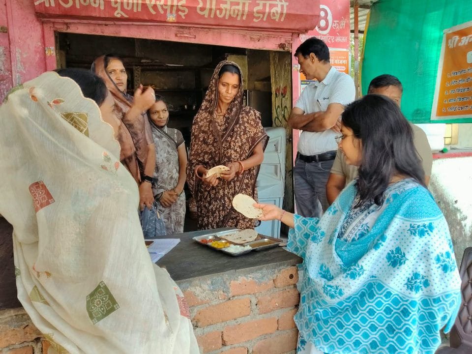 जिला परिषद सीईओ चारु शंकर ने डाबी क्षेत्र के राजकीय संस्थानों और विकास कार्यों का किया औचक निरीक्षण