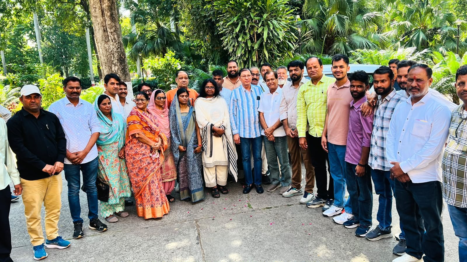 कांग्रेस पार्षदों ने पूनम पासवान से की मुलाकात, बागी गतिविधियों पर कार्रवाई की मांग