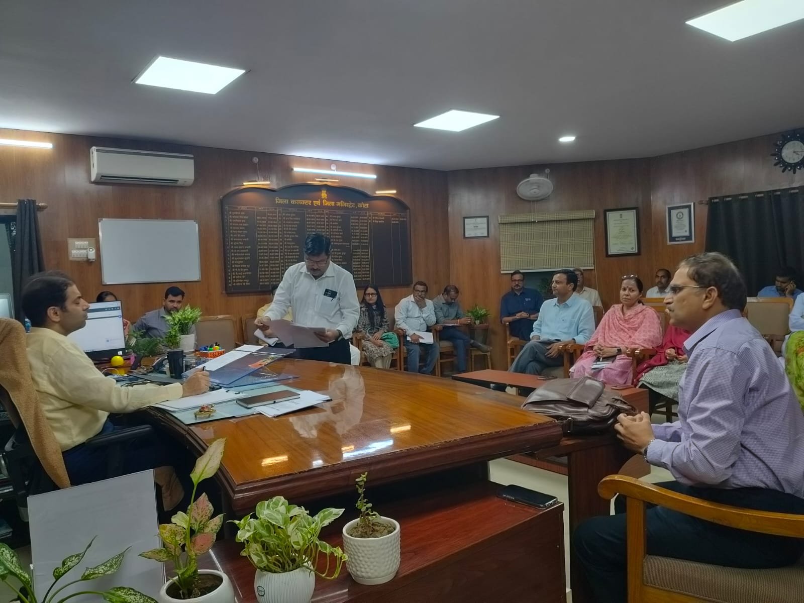 मेडिकल कॉलेज से जुड़े अस्पतालों में अटके काम अब होंगे तेज, संभागीय आयुक्त ने दिए निर्देश