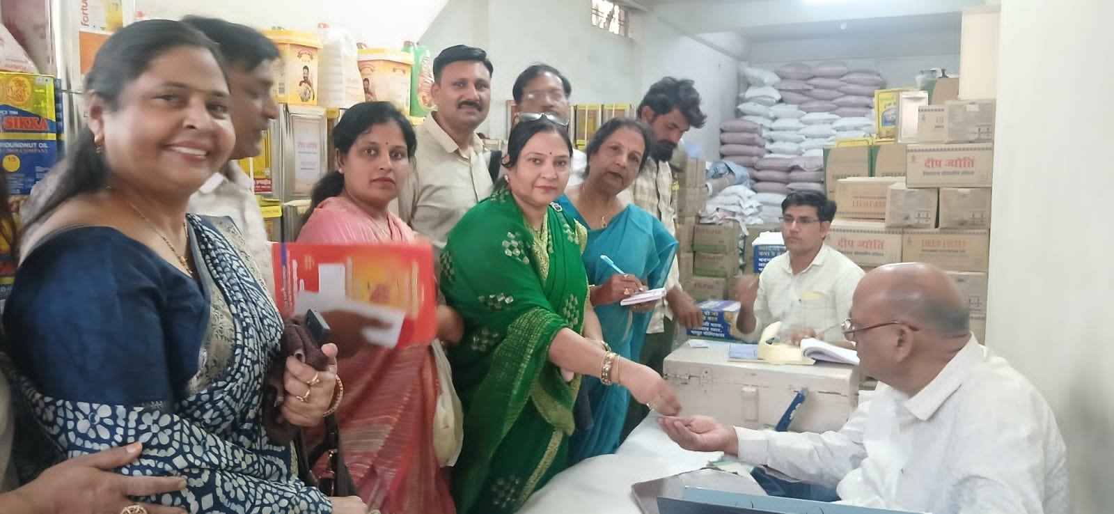 पीले चावल देकर अग्रसेन जयंती की शोभायात्रा का न्योता, घर-घर पहुंचा महिला मंडल
