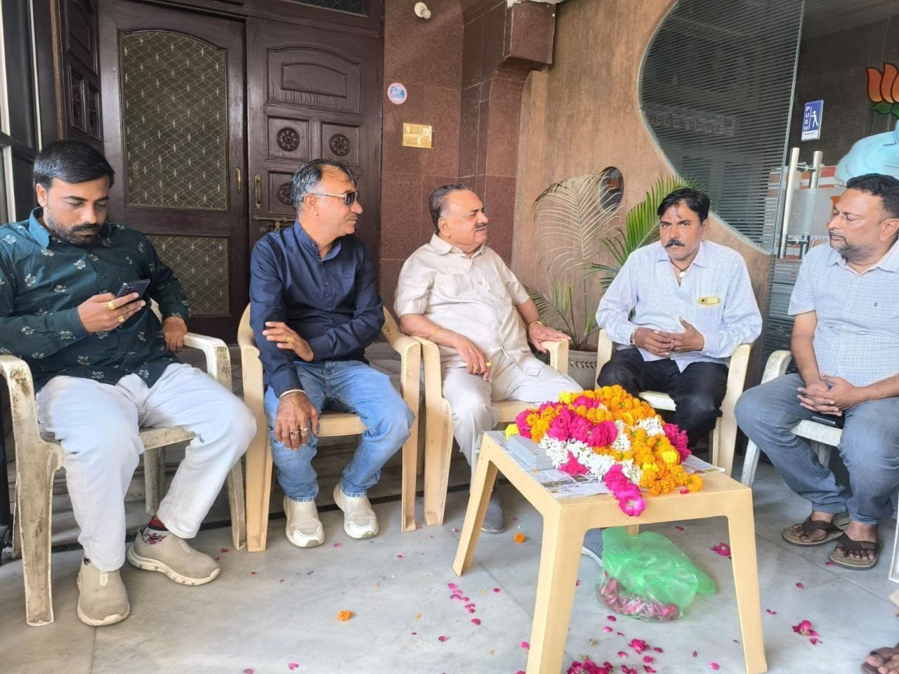 व्यापारियों का साथ देने पर पूर्व विधायक डोगरा का सम्मान