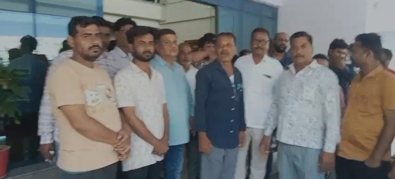 रसीद काटने में भेदभाव का आरोप, व्यापारियों ने नगर निगम के खिलाफ खोला मोर्चा