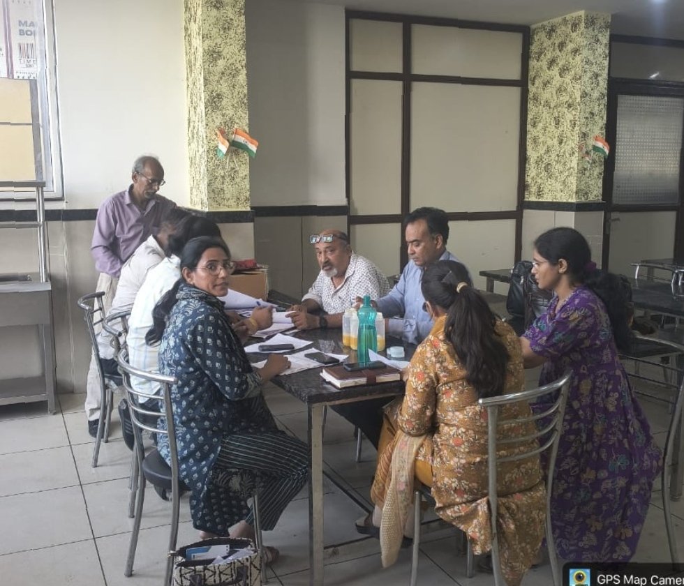 कोटा के लैंडमार्क कोचिंग एरिया में खाद्य सुरक्षा विभाग की कार्रवाई, मैस से 30 खाद्य नमूने लिए; 35 किलो सड़ी सब्जियां नष्ट