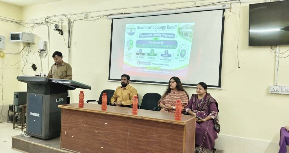 समस्याओं का रचनात्मक समाधान खोजने के गुर सीखे विद्यार्थियों ने