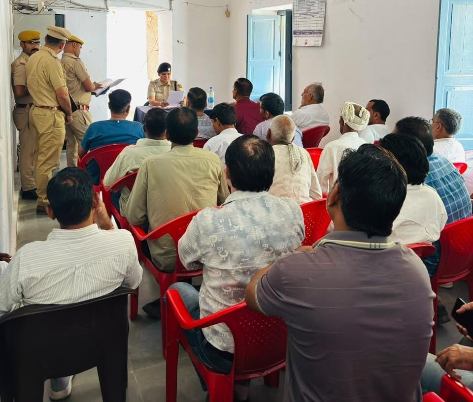 उदयपुर एसपी अमृता दुहन ने कुराबड़ थाने में की जनसुनवाई, ग्रामीणों ने उठाईं सड़क और पुलिस चौकी की मांगें