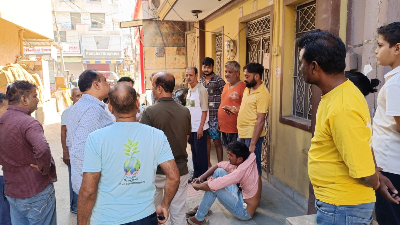 तलवंडी वार्ड 94 में चोरी की वारदातों से दहशत, मकान में घुसे संदिग्ध को लोगों ने पकड़ा