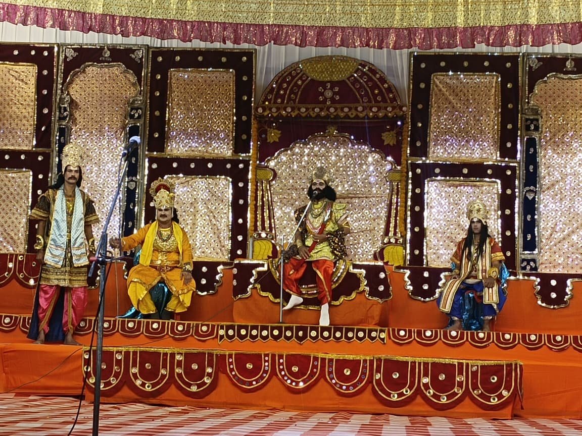 भए प्रगट कृपाला…’ के स्वरों से गूंजा श्रीराम रंगमंच, राम जन्म पर झूमे श्रद्धालु