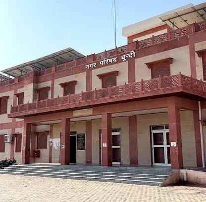 नगर परिषद की बोर्ड बैठक बुलाने की मांग, कांग्रेस पार्षदों ने आयुक्त को सौंपा ज्ञापन